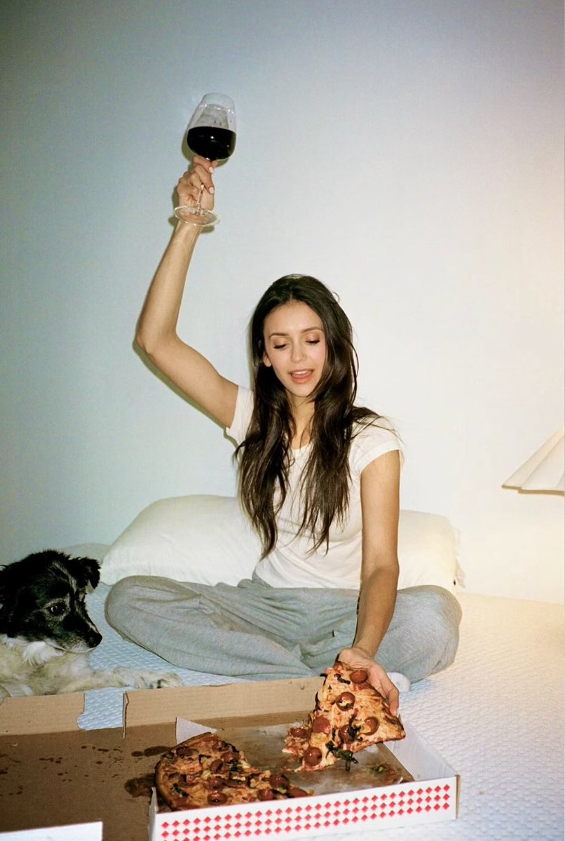 ela tá muito elena gilbert nessas fotos 😍