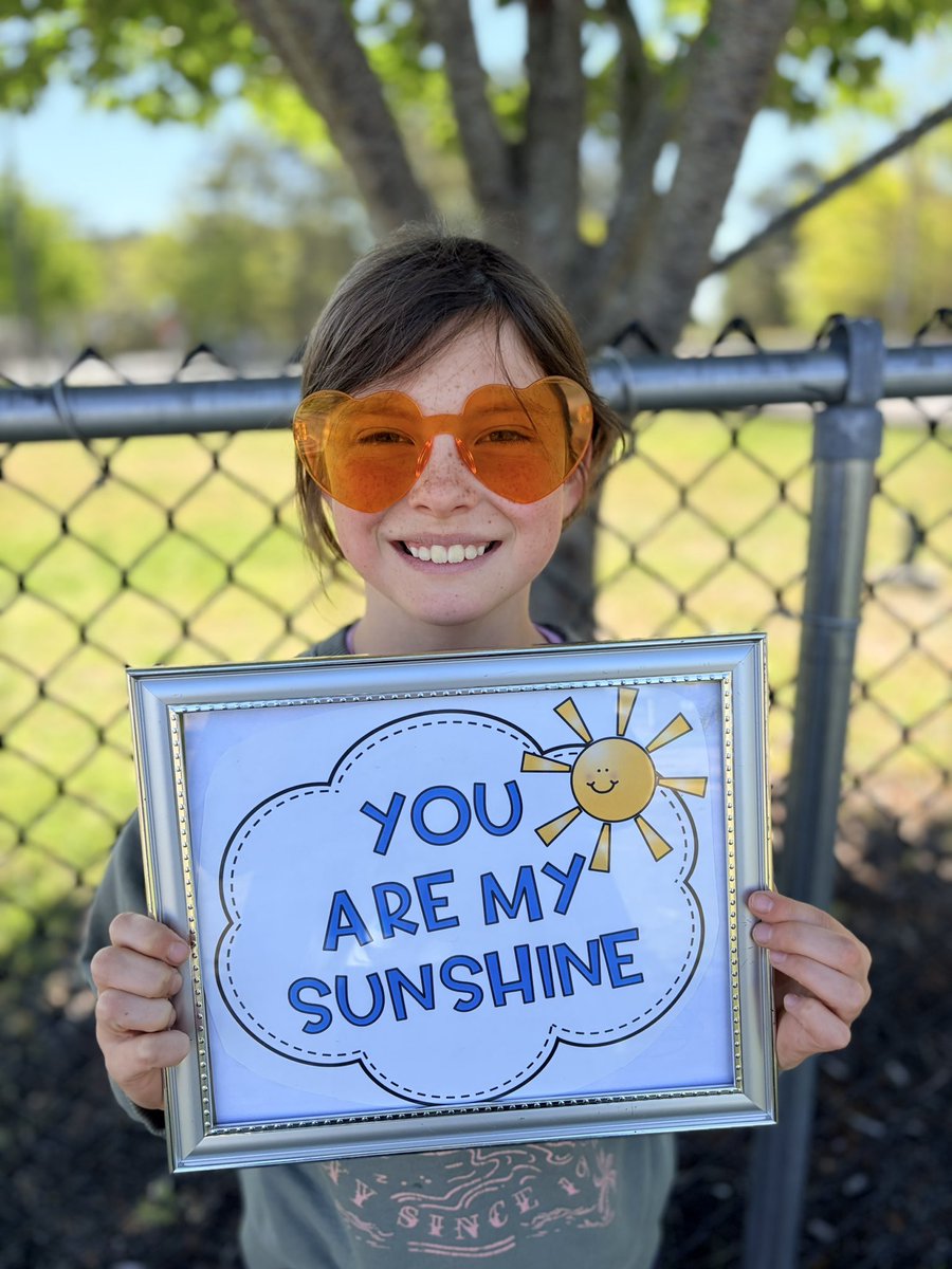 MrsLarson03's tweet photo. You are my sunshine☀️ 

Happy Mother’s Day to all of our moms and caregivers 💛 @STSD_McKinley @StaffordTwpEd https://t.co/1PtVoJqV96