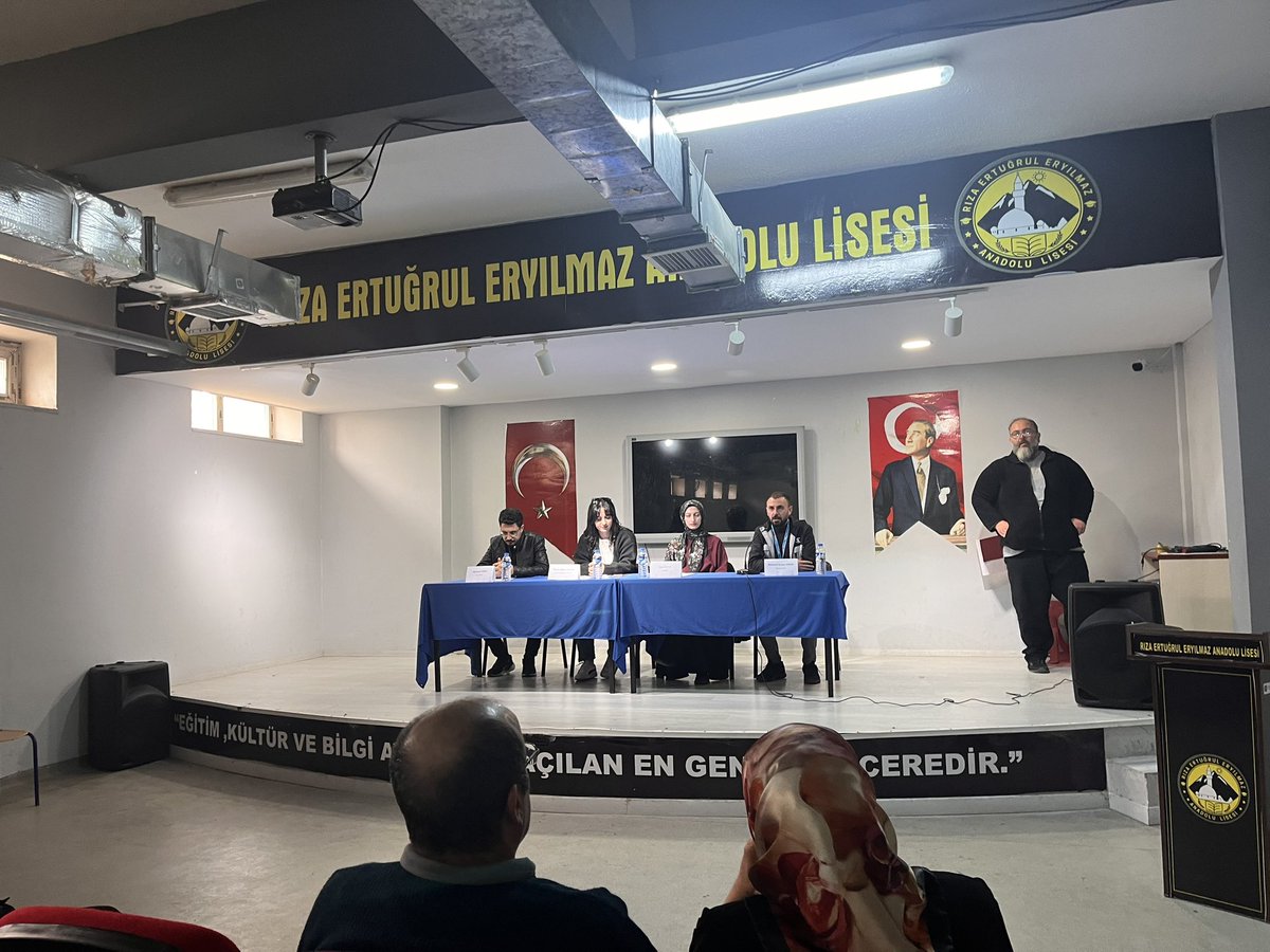 Reeal_04's tweet photo. Okulumuzda Kariyer Günleri kapsamında öğrencilerimiz;dil ve konuşma terapisti, diş hekimi, fizyoterapist ve doktorla buluştu.Meslekleri yakından tanıma fırsatı sunan bu değerli katkıları için tüm konuklarımıza teşekkür ederiz. @hasan_kokrek @sendavut4848 @agrimem @dogubayazitmem https://t.co/KOvC8K6M7d
