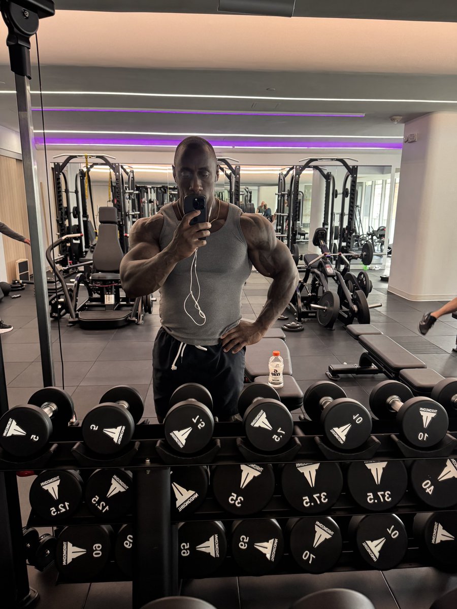 TheRealCoachPow's tweet photo. Vintage Genetics, Vintage Aesthetics 
#OnlyFans #FitnessJourney #BTS #IRL #SFW #Subscribe https://t.co/3kZ5TQ3Ohe