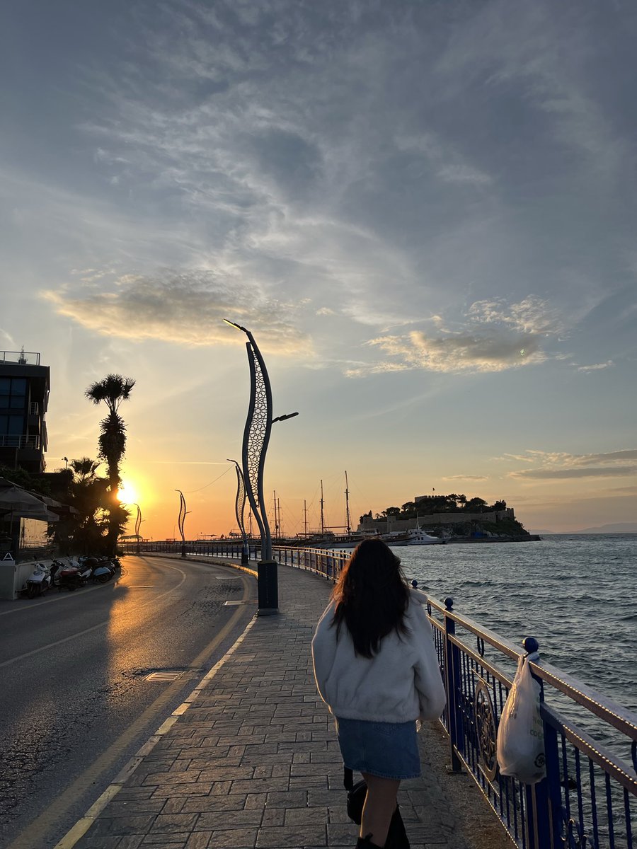 _iremmm_1522's tweet photo. 🌅🌊 https://t.co/sl3pTqpDEv