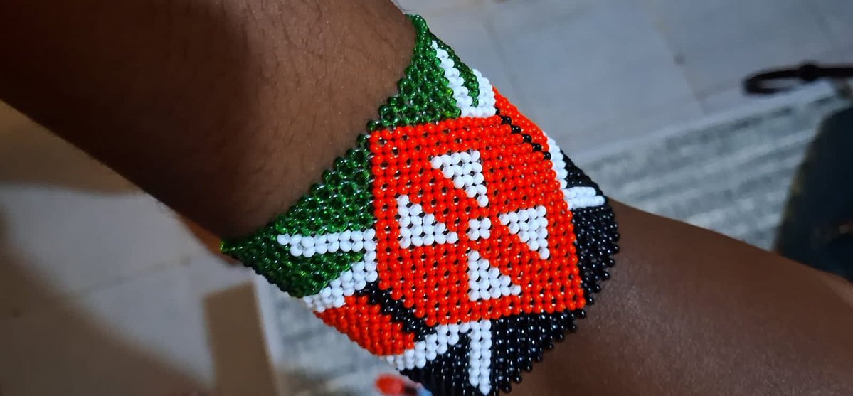 See this beautiful kenyan themed bracelet place your order's nipate za supper 🥹
800ksh only
☎️07012233478