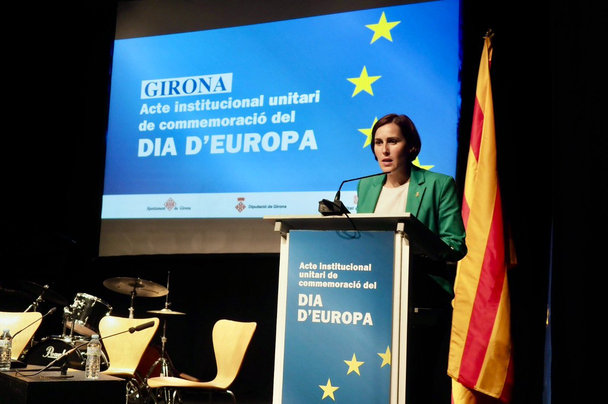 DiputacioGirona's tweet photo. 🇪🇺 Commemorem el Dia d'Europa amb un acte institucional unitari amb @Girona_Cat i @govgirona per reflexionar sobre els quaranta anys a la Unió Europea, a l'auditori de @LaMerceGirona
🗣️Hi ha participat la diputada de #ProgramesEuropeusDdGi, Míriam Lanero
👀👉 https://t.co/WlMBcXHHjm