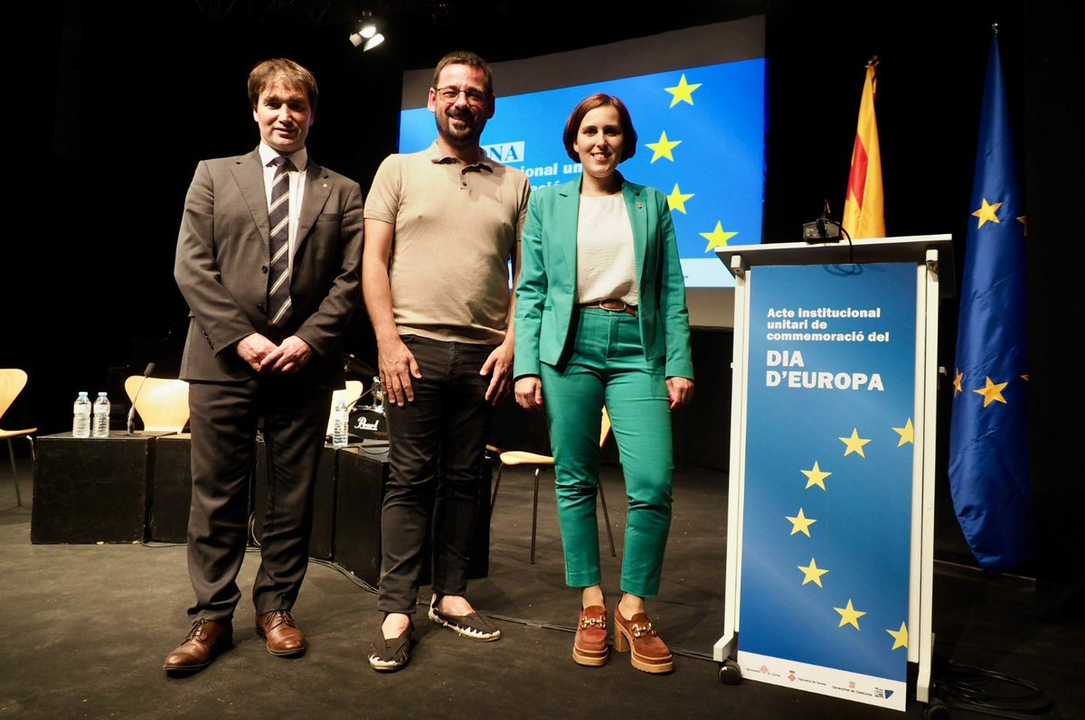 DiputacioGirona's tweet photo. 🇪🇺 Commemorem el Dia d'Europa amb un acte institucional unitari amb @Girona_Cat i @govgirona per reflexionar sobre els quaranta anys a la Unió Europea, a l'auditori de @LaMerceGirona
🗣️Hi ha participat la diputada de #ProgramesEuropeusDdGi, Míriam Lanero
👀👉 https://t.co/WlMBcXHHjm