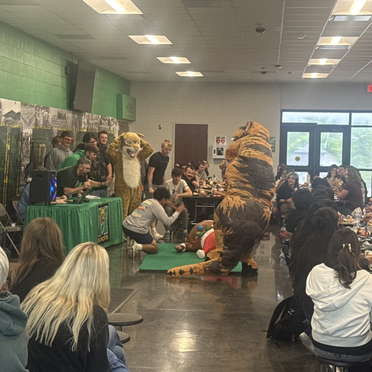 MilanC2Schools's tweet photo. 2026 Seniors had to end the week with a little fun during first lunch shift! They captivated the 7th-9th grade audience as they anxiously awaited the winner of the 3-round battle. Thanks to Mr. Sayre for announcing and DJ’ing the match for them! https://t.co/FmIxpJvKrA