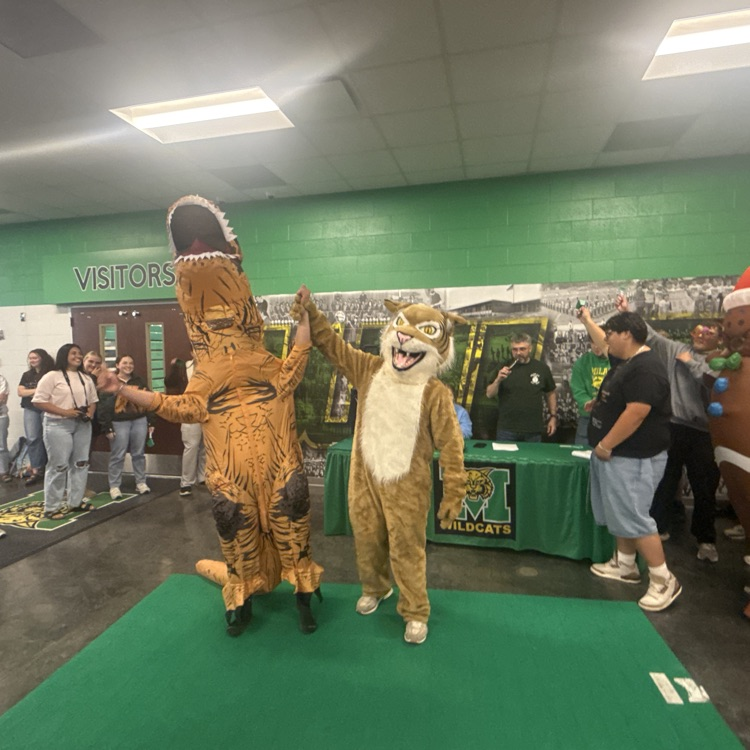 MilanC2Schools's tweet photo. 2026 Seniors had to end the week with a little fun during first lunch shift! They captivated the 7th-9th grade audience as they anxiously awaited the winner of the 3-round battle. Thanks to Mr. Sayre for announcing and DJ’ing the match for them! https://t.co/FmIxpJvKrA
