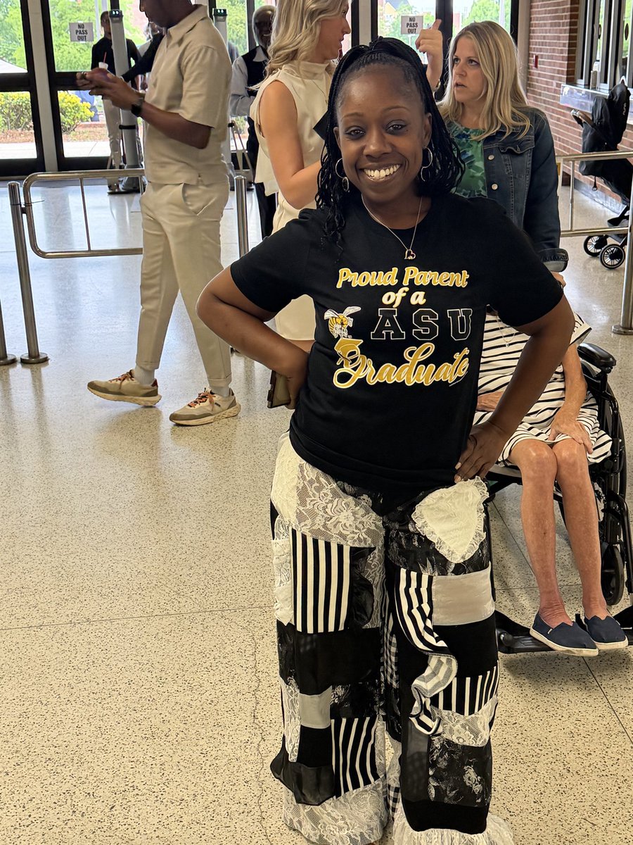 Realwordsapp's tweet photo. We love to see you SHINING with your graduates! 🎓 Congratulations to the Class of 2026 🎉 Tag an #ASU grad below ⬇️ https://t.co/BI0mfZiHNz