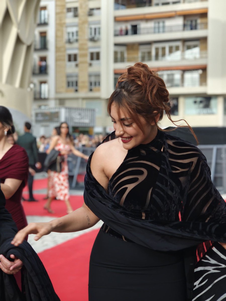 mariangeleess_'s tweet photo. violeta en la premiere global de la serie de netflix "Berlín y la dama del armiño" 📍Sevilla 

📸: @_aleexandroo_ https://t.co/8KGlttYl2u