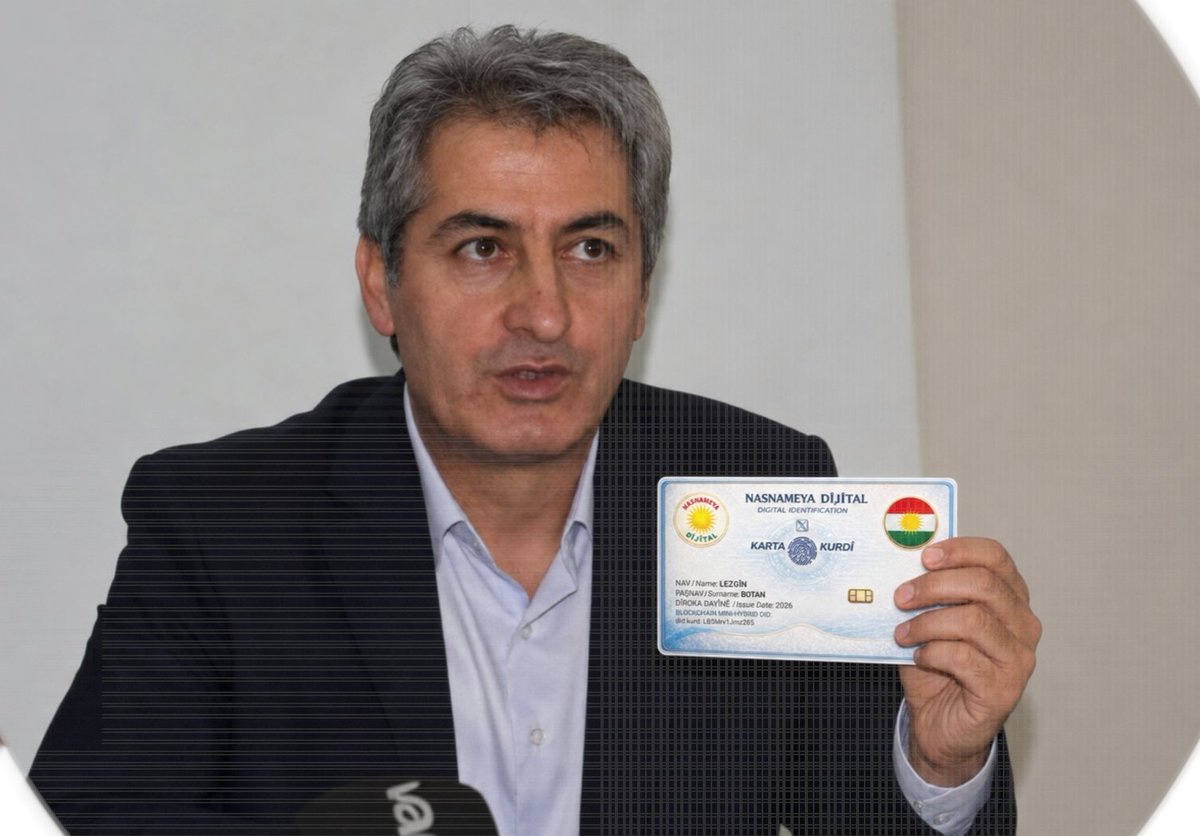 rojtevkurdi's tweet photo. Li ser erdê nasnameya me qedexe ye!
Lê em karin li ser qada dijîtalê nasnameya xwe ava bikin!
Divê êdî, em xwe, bi nasnameya xwe bidin nasîn!
Em ji parlementerê Kurd, Birêz Botan re serkeftinê dixwazin.

@lezbottann

#nasKURD 

#Kurdistan #blockchainkurds #digitalID https://t.co/rUg1fmISeD