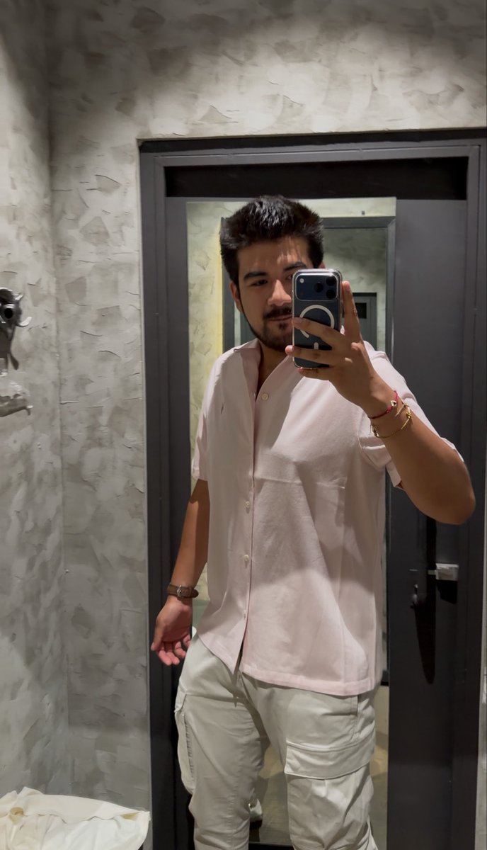 moisesvvivancoo's tweet photo. Ayer me compré esta camisa. ¿Está cool? https://t.co/JahyOVJLIf