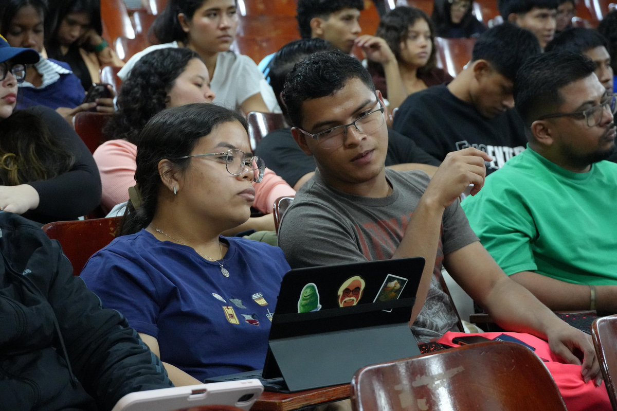puertobaru's tweet photo. Hoy, Mónica Suero, Gerente Legal y RSE, llevó Puerto Barú hasta la Facultad de Derecho y Ciencias Políticas de la @UNACHIpanama 

Ante estudiantes chiricanos habló del impacto real que este proyecto trae para nuestra provincia: inversión, desarrollo y oportunidades para los que se quedan.
Así se construye el futuro, también desde la academia.

#PuertoBarú #Chiriquí #UNACHI #TransformandoChiriquí