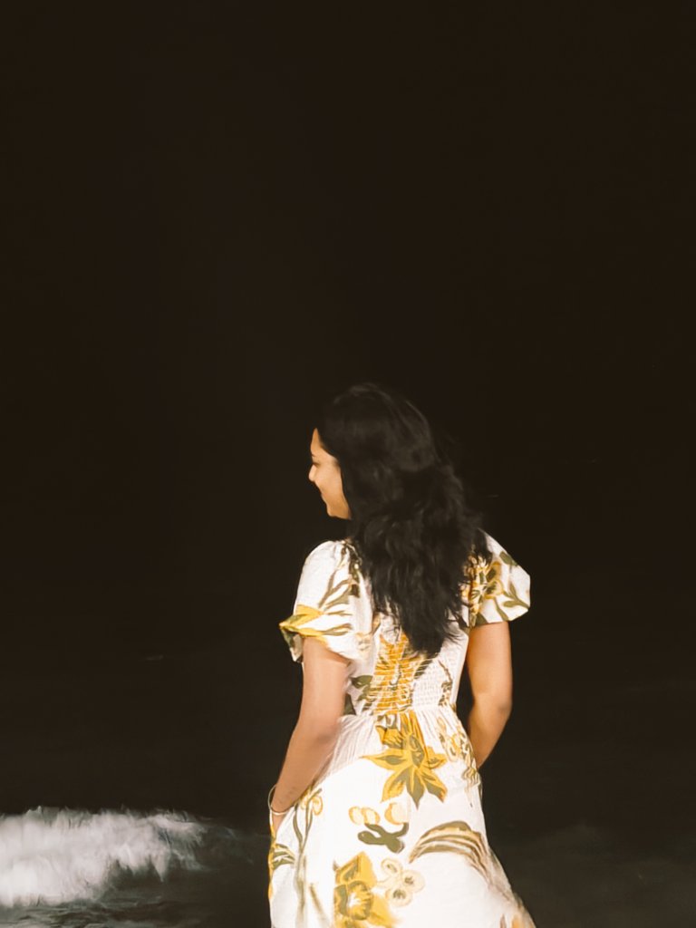 MadhuXVibez's tweet photo. #bdayoutfit #beachview #moonlight https://t.co/cTeZ1QbcXc
