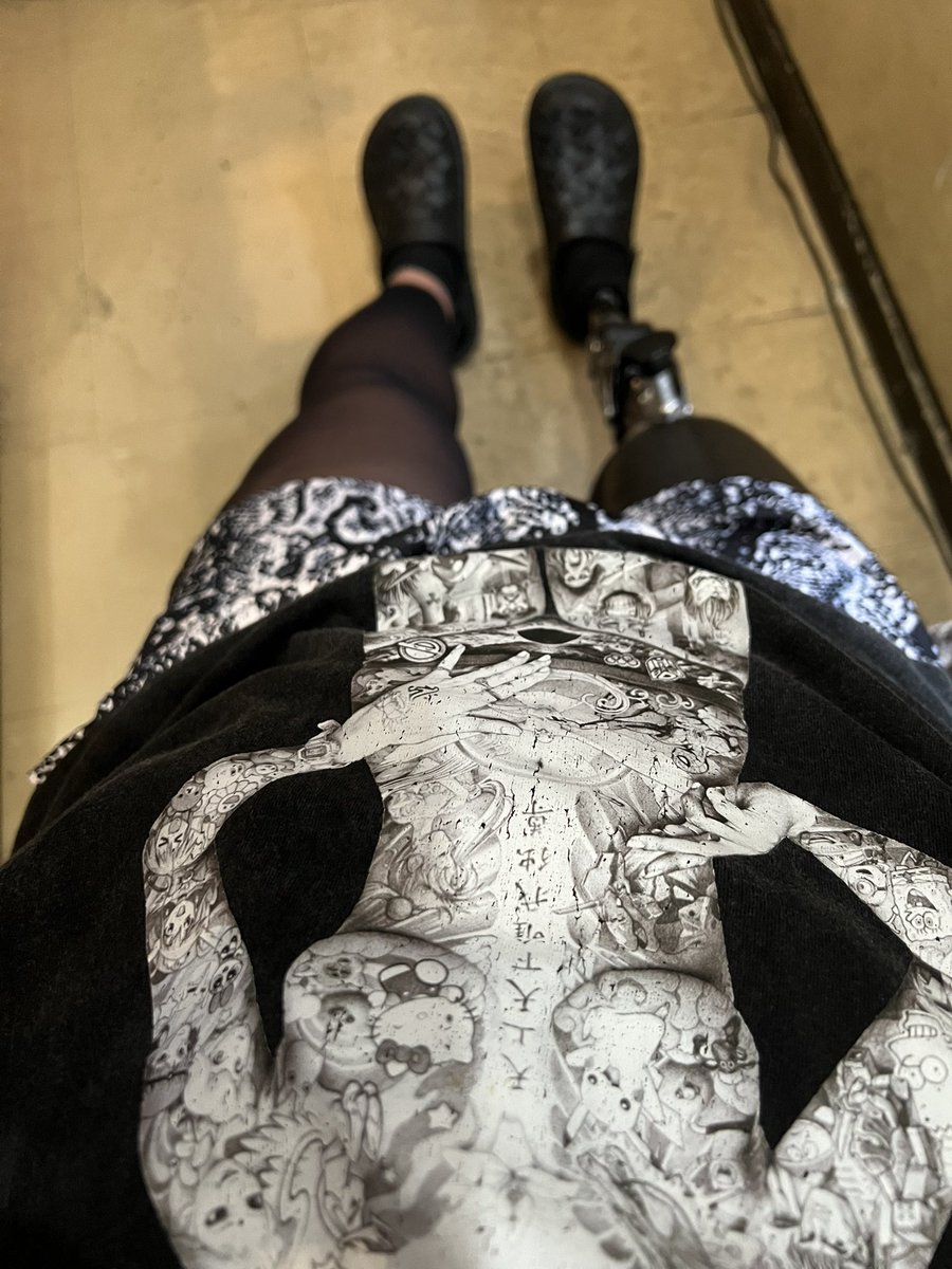 jvn88's tweet photo. 「AKIRA」作者の大友克洋
の息子の大友 昇平デザインのTシャツ
お気に入りでよく着てる

それに合わせたズボンも着心地も良くて気に入ってる https://t.co/xdvM6nB6IA