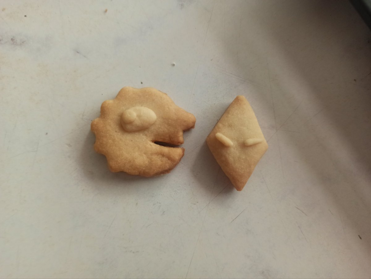 smolbean_o's tweet photo. probably sharing artisanal pickles 
#prismo #scarab #fionnaandcake https://t.co/r4AmisHk0p