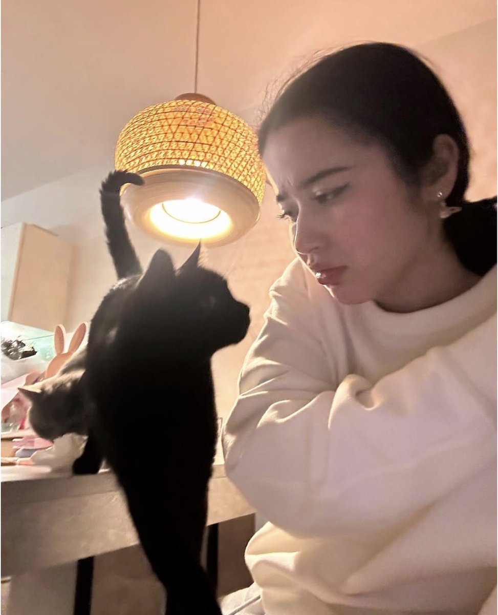 𝙚𝘭𝘭𝘢. tweet media