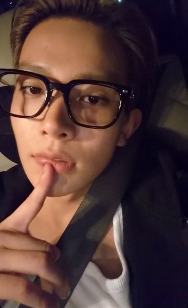 cuddlyheeseung's tweet photo. bare faced heeseung im down bad for u https://t.co/BBpNjpS01G