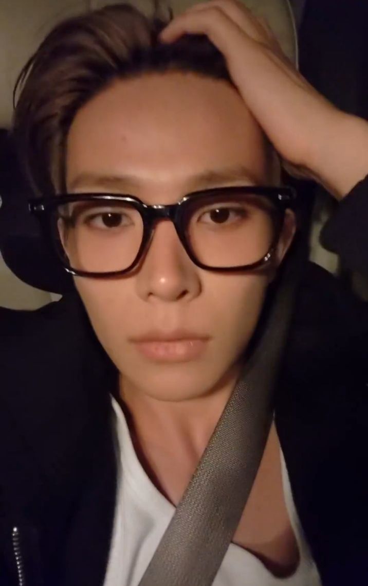 cuddlyheeseung's tweet photo. bare faced heeseung im down bad for u https://t.co/BBpNjpS01G
