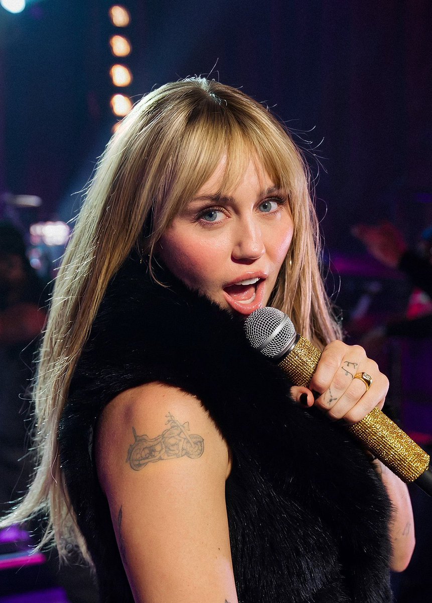 Tudo Miley tweet media
