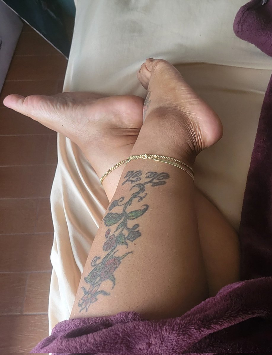 TaTalovesU43's tweet photo. 💕🐞🐞💕 soullovers #solesfetish #wrinkledsoles #archedsoles #footworship #feetworship #footslave #licksoles #footmodel #sexyfeet #prettyfeet https://t.co/ld9RWOSOw5