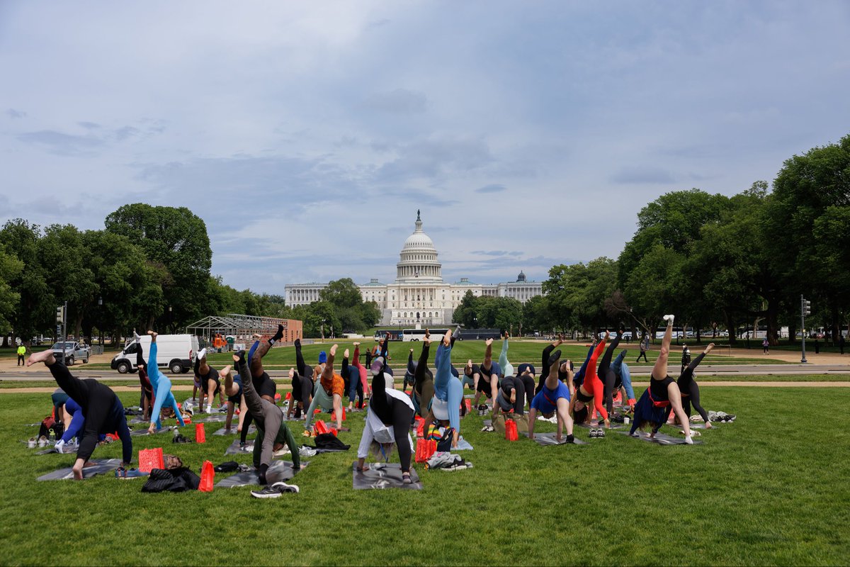 ORRoundtable's tweet photo. A huge thank you to @lululemon for partnering with us and hosting a #yoga wellness popup at the National Mall to kick off ORR’s National Executive Forum on Health and Outdoor Recreation. We are so grateful for their support and leaderships in helping get more people outside! https://t.co/KMLxhRCpm0