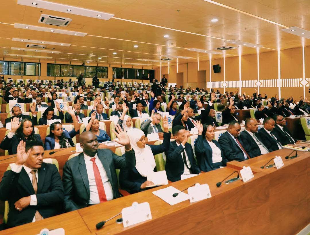 AdanechAbiebie's tweet photo. ዛሬ የአዲስ አበባ ከተማ ምክር ቤት 5ኛ ዓመት የሥራ ዘመን 3ኛ መደበኛ ጉባኤያችንን አካሂደናል ።በመድረኩም ለቀረቡ ጥያቄዎች ዝርዝር ማብራሪያና ምላሽ ሰጥተናል። 
በተጨማሪም የከተማዋን የልማት ፍላጎት መሰረት ያደረገ የተጨማሪ በጀት  ያጸደቅን ሲሆን፣ ልዩ ልዩ ሹመቶችንም በሙሉ ድምፅ አፅድቀን ጉባኤውን አጠናቀናል።

ፈጣሪ ኢትዮጵያን እና ህዝቦቿን ይባርክ!
#AddisAbaba #Ethiopia