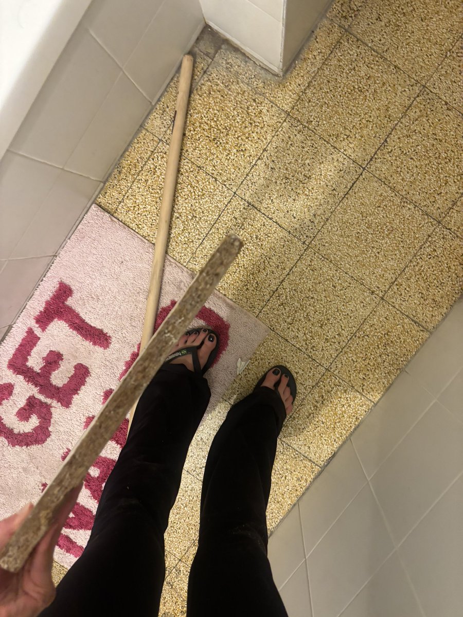 הצלחנו!!!!!!!!!! 
אבא שלי ואני צוות מנצחחחחחח
למדף שלום!!!!