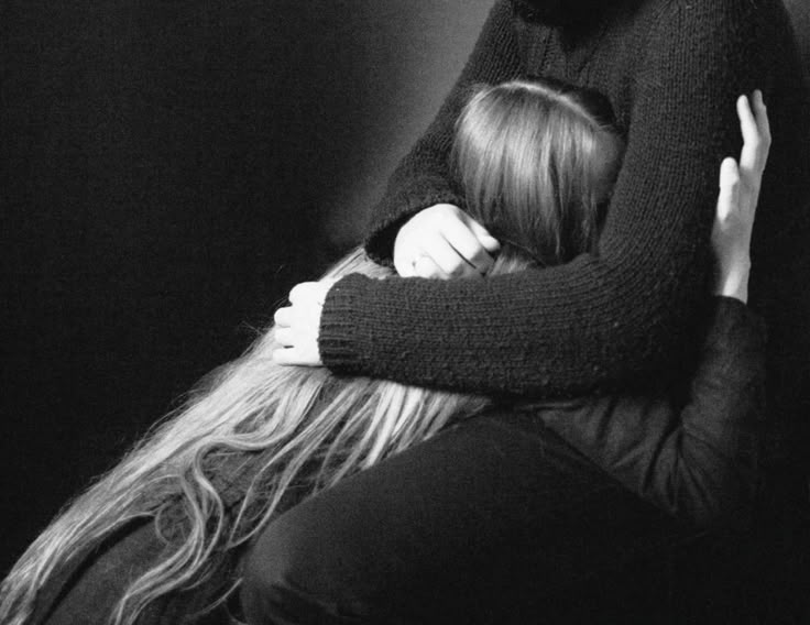 TRENCHKVLT's tweet photo. Tu nombre me llena el alma, tus caricias son lo que antaño fue el frío barro de la trinchera, y ahora, imposible se me hace el volver a ella; tu amor me mordió más fuerte que la metralla me llegó a morder. https://t.co/DnTQLKmSwl