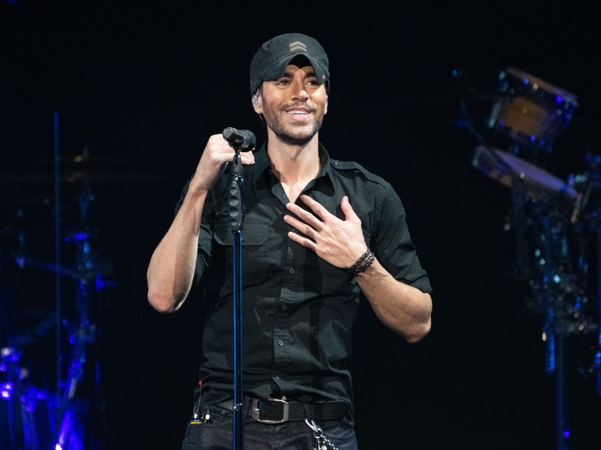 mady_ei's tweet photo. Feliz cumpleaños mi hermoso Enrique, que cumplas muchos años mas 🎊🎂
#HappyBirthdayEnriqueIglesias #51YearsOfEnrique #enriqueiglesias @enriqueiglesias https://t.co/yreVcaBE4R