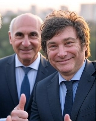 🚨AHORA🚨 Caos interno en Casa Rosada antes de la reunión de Gabinete. Acaban de llegar 3 encuestas que mandó a hacer el gobierno de Milei, las tres le dan una imagen positiva de Javier Milei por debajo del 20%. Un asesor de Luis Caputo dijo: "Estamos peor que De La Rúa."