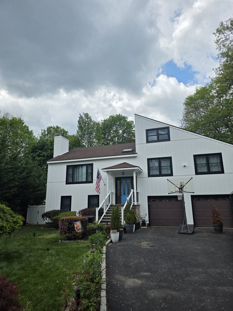 BrosAlum's tweet photo. @Alside @AndersenWindows #boardandbatten #ascend #composite #windows #exterior #remodel #valhalla #westchester #newyork @tedb75 https://t.co/icKWsUGUB2