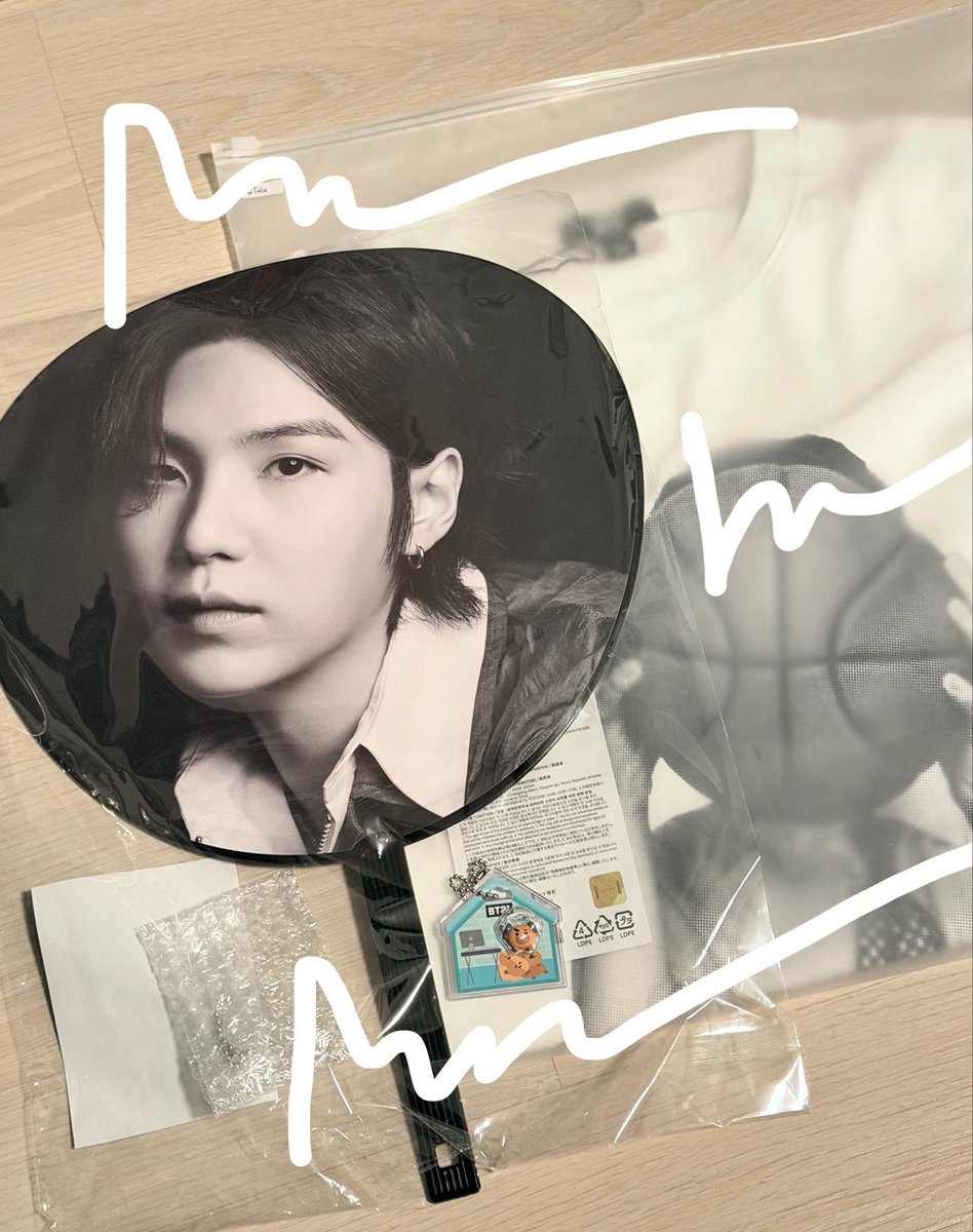 ขอบคุณงับขอบคุณฮับ แม่ค้าหิ้วเก่งมากกกก
พัดหล่อมากกกก ใครๆก็มีพัดเราก็มีเหมือนกัน

#Lalaรับหิ้ว <a href="/Lalashippingja/">Lala รับหิ้ว around the world 🛵</a> ยังงี้👍🏻เลย