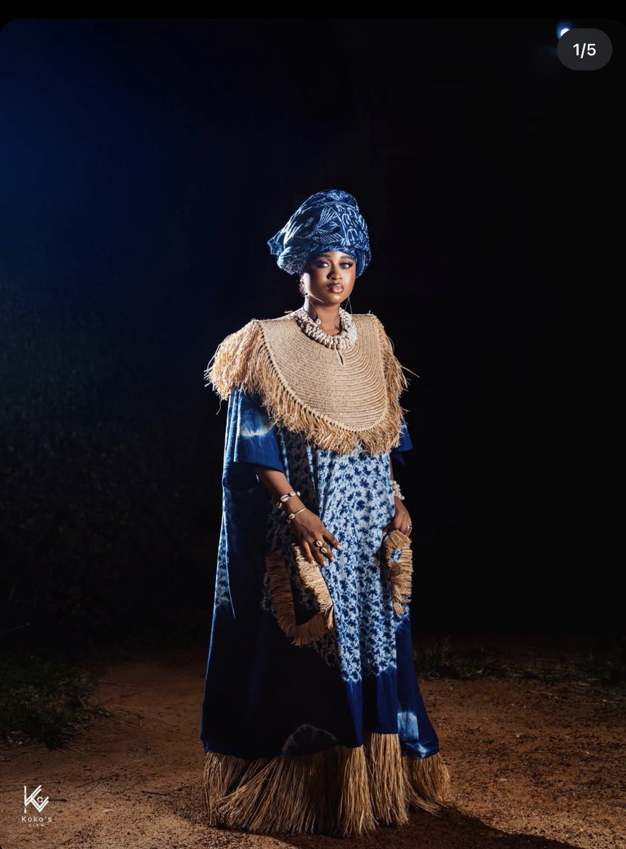 RealBash20's tweet photo. The way the blue adire is sitting perfectly on her skin? Beautiful.
That traditional styling with the raffia details is giving royalty, heritage, and class all at once.
And can we talk about the headpiece? Clean. Powerful. Graceful.
#AMCVA #imisiayanwale https://t.co/SmxjZIhmfx