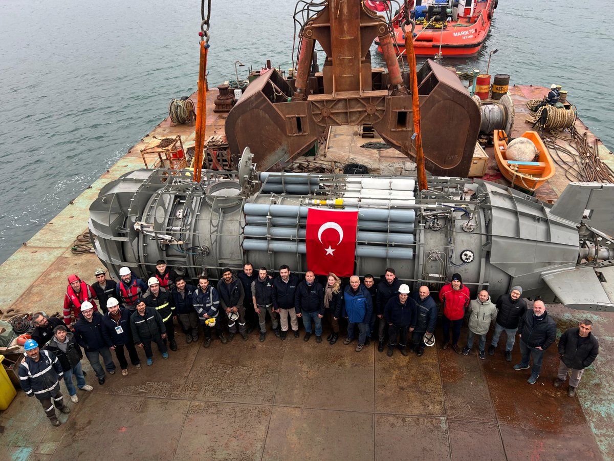 TurkishCentury's tweet photo. 😲 This contraption was developed by Istanbul Technical University-based #DATUM and just completed its 1st test dive. It's a multi-role submersible intended for deep rescue, #SpecialForces infiltration/extraction and anti-#submarine warfare. Not bad for a student project, eh? 🇹🇷 https://t.co/IEfYYN8M8B