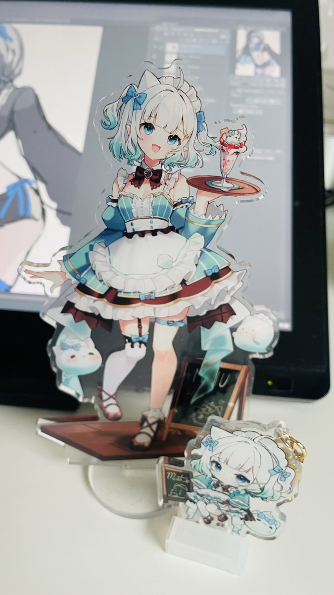 「Standees and charms for dokomi arrived c」|Berylのイラスト