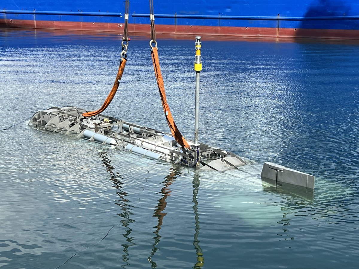 TurkishCentury's tweet photo. 😲 This contraption was developed by Istanbul Technical University-based #DATUM and just completed its 1st test dive. It's a multi-role submersible intended for deep rescue, #SpecialForces infiltration/extraction and anti-#submarine warfare. Not bad for a student project, eh? 🇹🇷 https://t.co/IEfYYN8M8B