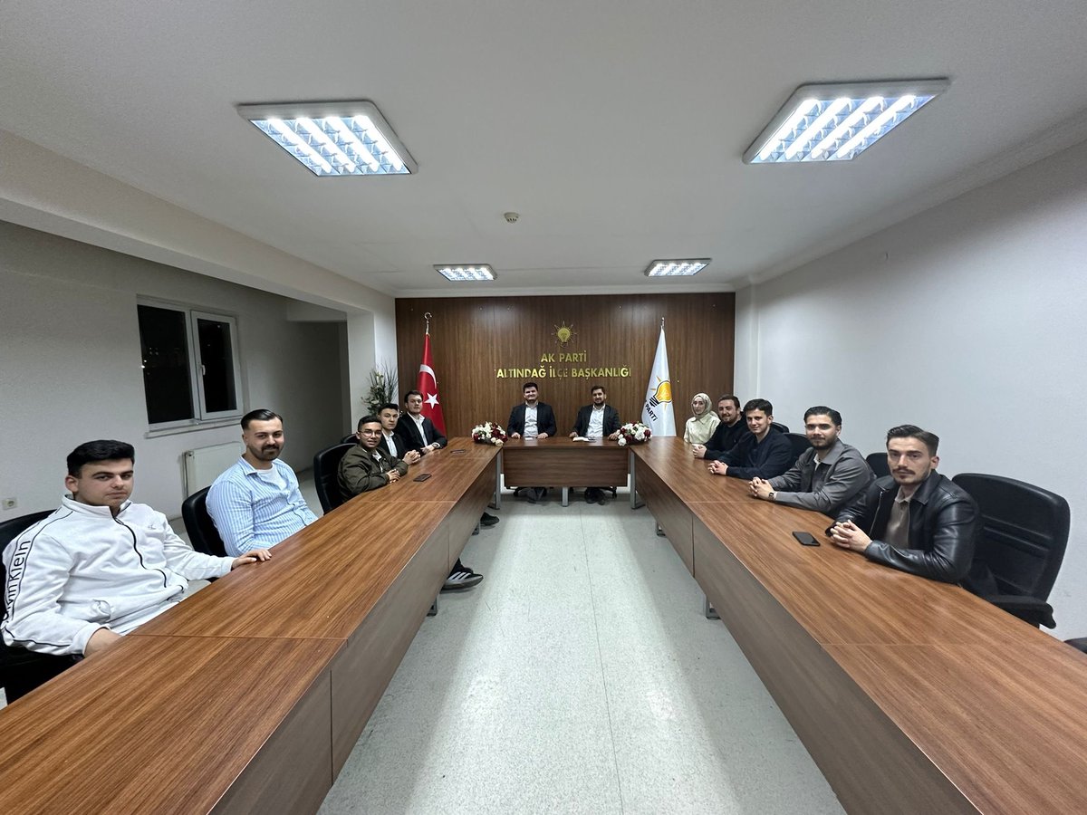 altindagakgnc's tweet photo. BEKLE BİZİ KOCAELİ 🙋‍♂️

Koordinatörümüz @AhmetHasanKoc katılımlarıyla Başkanımız @ahmetbrkcskn03 riyasetinde 16 mayısta gerçekleşecek olan bir gençlik şöleni festivalimizin istişare ve değerlendirme toplantımızı gerçekleştirdik 🚀🔥 https://t.co/MDXIC0yYX3