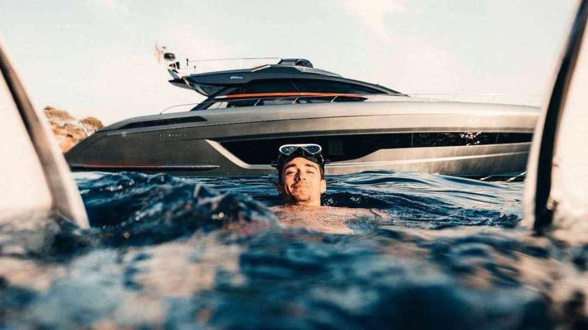 Le pilote de F1, Charles Leclerc a donné officiellement le nom « Sedici » à son tout nouveau yacht Riva, en hommage à son fameux numéro de course, le 16.

Avec une estimation de coût variant entre 11 et 13 millions d'euros, ce yacht extrêmement luxueux a été conçu sur demande en