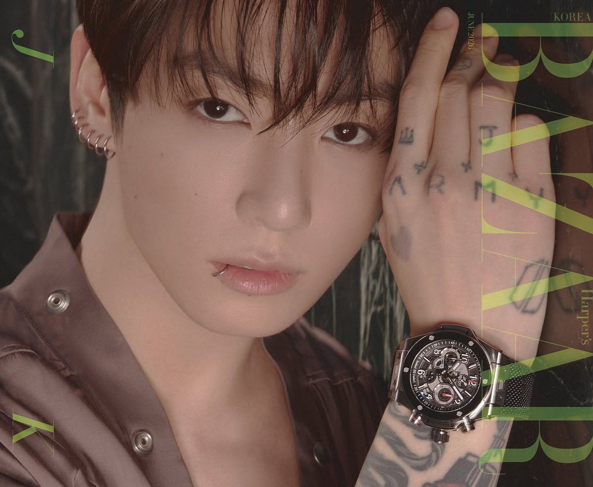 goldenfoufa's tweet photo. Jungkook’s eyes, his smile, his waist, that irresistible charm , every little detail about him is pure perfection.
He’s the definition of beauty, charisma, and magnetic energy all in one man. No one carries elegance and intensity the way he does.
The way he captivates without even trying is simply unreal. Truly one of a kind.

We love you, Jungkook , forever unmatched. 💜