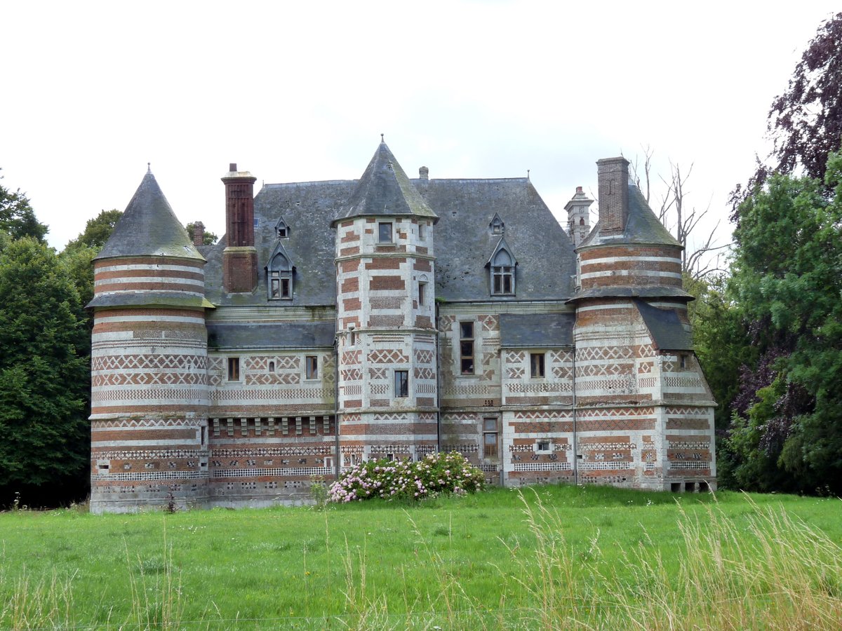 ThereseBaillard's tweet photo. Le #manoir d'#Auffay est une demeure de la fin du XVᵉ siècle. Entièrement restauré en 2013, il est riche d'une polychromie exceptionnelle. Il se dresse à d'#Oherville, dans la Seine-Maritime, en #Normandie. Le manoir et le colombier sont inscrits aux monuments historiques. https://t.co/o2owhg1g4b