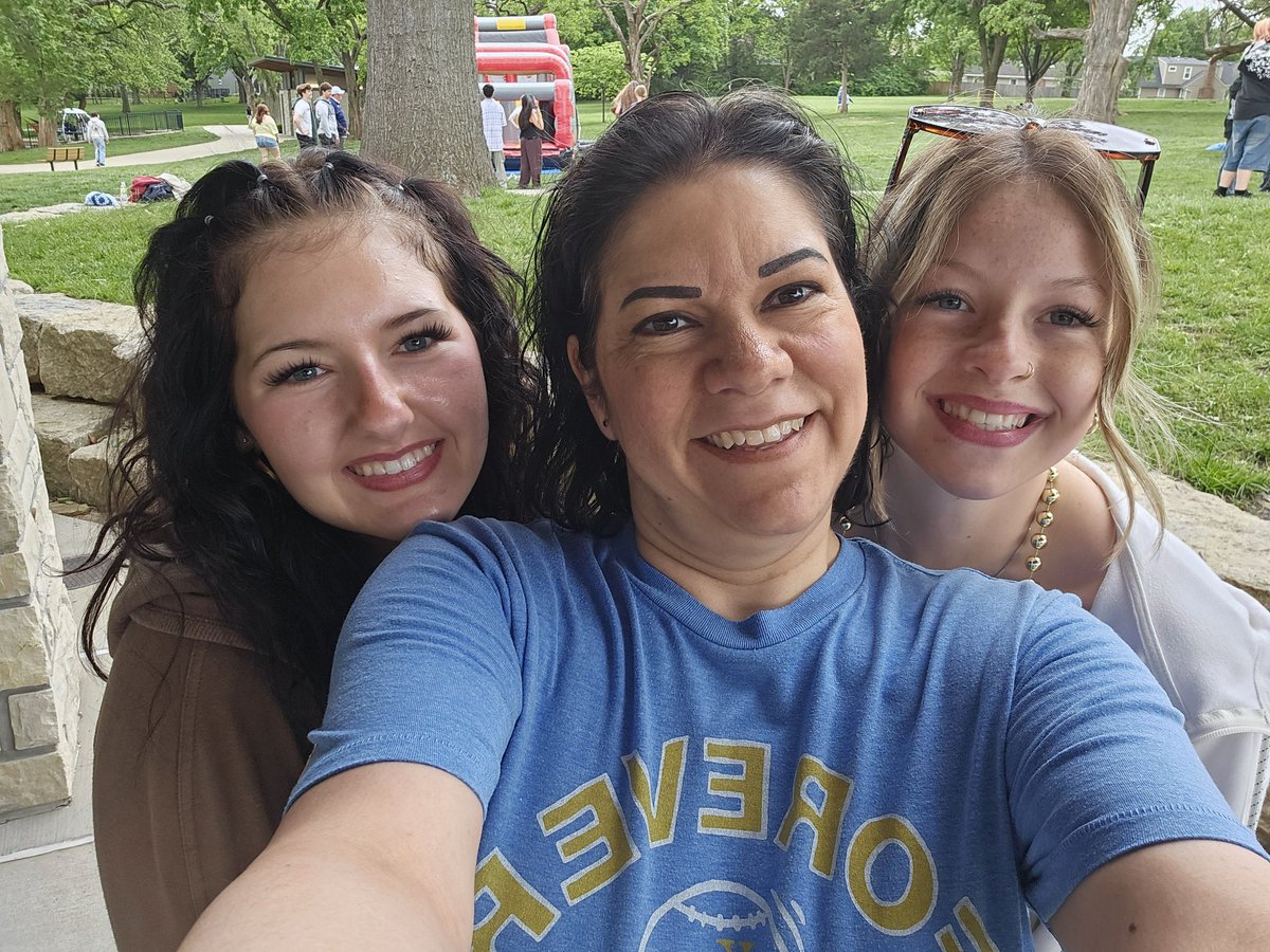 MsHallELA's tweet photo. Senior Picnic Class of 2026. #onteach https://t.co/bwCmChe2SO