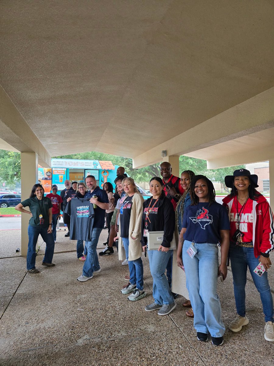 Dulles Middle School tweet media