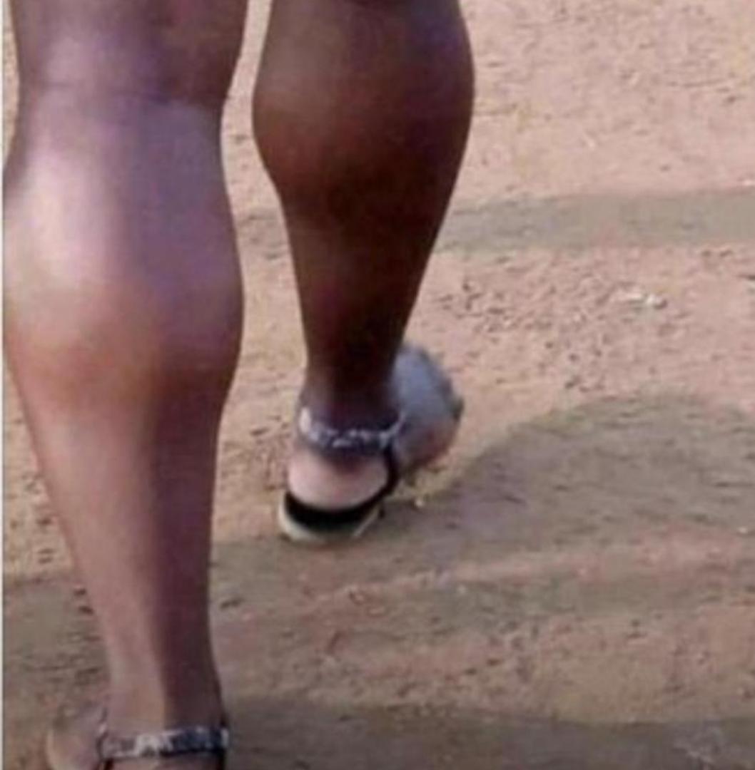 Bledoblessing's tweet photo. Nobody::
Me after Walking from Town to Trabablas kunotsvaga mari yasiiwa na Tino Tungwarara pasi pe dombo🤣 https://t.co/MneeO4X04k