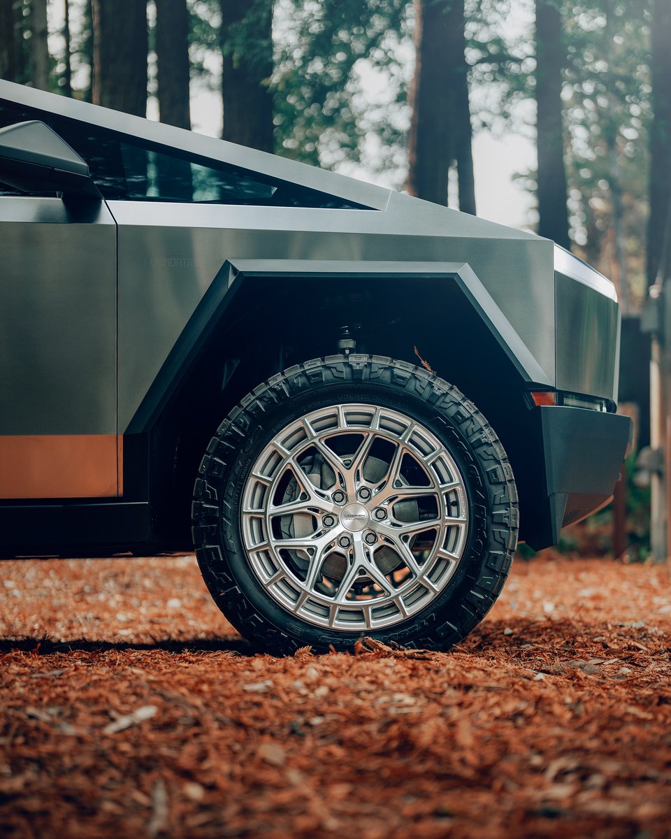 What style wheels are you guys running on your Tesla Cybertruck lately? I’ve been seeing everything from the stock cyber-style aero wheels to black off-road setups and forged multi-spoke builds. Crazy how a wheel change completely changes the whole vibe of the truck.
#Cybertruck