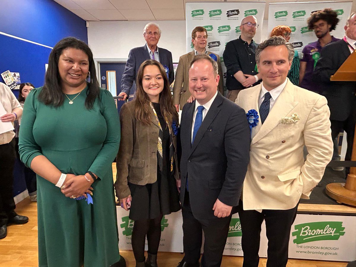 PeterTFortune's tweet photo. Huge congratulations to the Shortlands and Park Langley @Conservatives Councillors on their election.

🔵 Councillor Adam Grant
🔵 Councillor Serena Gupta
🔵 Councillor Gemma Turrell

#BromleyandBigginHill https://t.co/zwTdyOpDFv