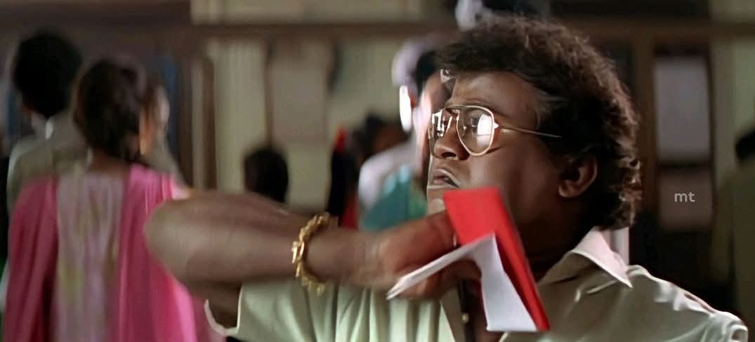 ஆளுநர்: இதுல முக்கியமான பேப்பர் இல்ல.

அண்ணா: என்னதுங்க சார்.?

ஆளுநர்: உன் மனைவி சங்கீதாவோட NOC லெட்டர்... நாளைக்கு எடுத்துட்டு திரும்ப வா.😂