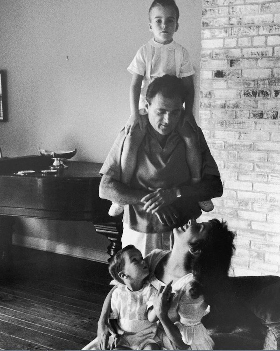 Elizabeth Taylor tweet media