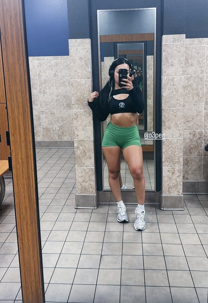 PippaThingz's tweet photo. Training date with @IAmTacosaurus https://t.co/JPjSJVE0zN