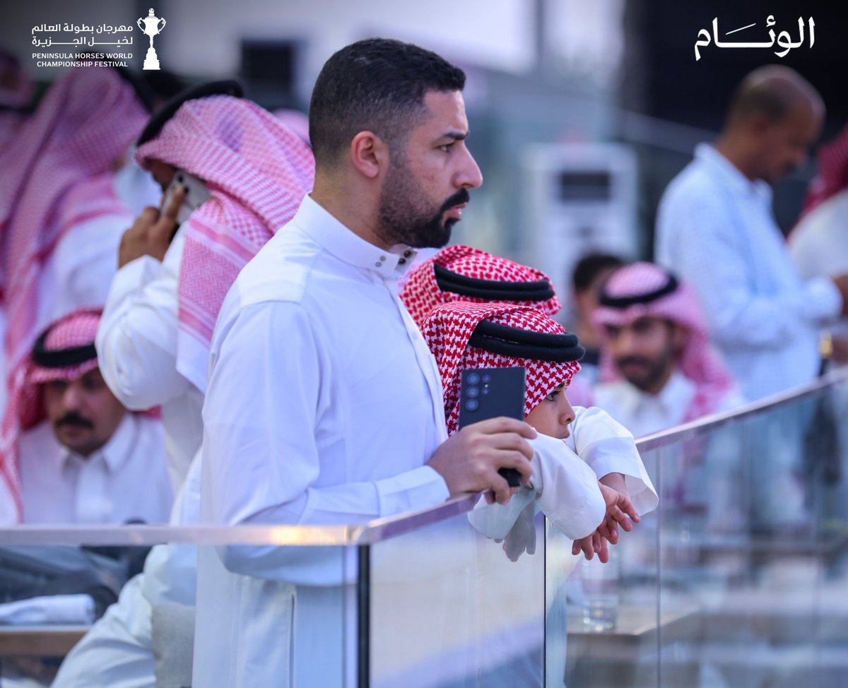 alweeam_sp's tweet photo. بين لحظات الترقب، والنقاشات الجانبية .. تتجه الأنظار نحو الميدان بانتظار لحظة الحسم 🏆

@sal3esa

#مهرجان_بطولة_العالم_لخيل_الجزيرة 2026.
#بطولة_خيل_الجزيرة_عبر_الوئام https://t.co/zxdEyFBRuK