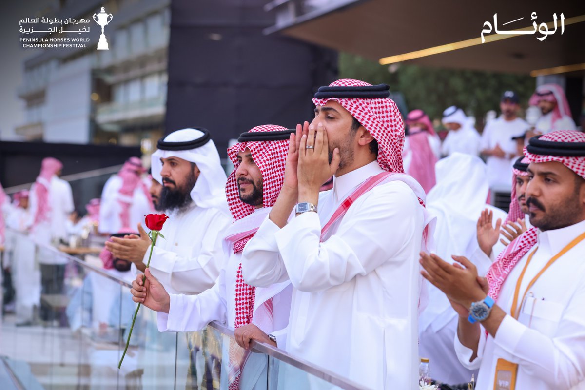 alweeam_sp's tweet photo. بين لحظات الترقب، والنقاشات الجانبية .. تتجه الأنظار نحو الميدان بانتظار لحظة الحسم 🏆

@sal3esa

#مهرجان_بطولة_العالم_لخيل_الجزيرة 2026.
#بطولة_خيل_الجزيرة_عبر_الوئام https://t.co/zxdEyFBRuK