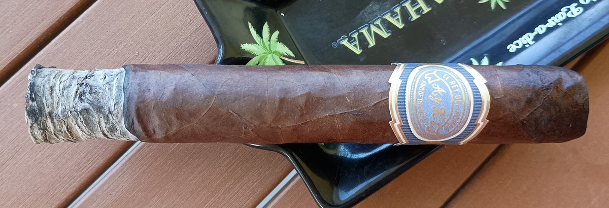 aboutcigars's tweet photo. Review of El Rey del Mundo King of the World VSOP limited-edition cigar made in Nicaragua during 2021, and then aged until released during April 2026: 
https://t.co/i3Gr37iXTH https://t.co/UBBKrMyLqG